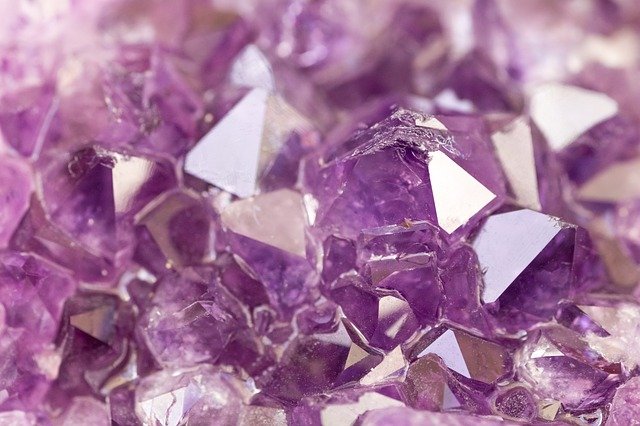 В Туле продают квартиру с кристаллами от Swarovski в смесителях и мраморными подоконниками В Туле продают квартиру с кристаллами от Swarovski в смесителях и мраморными подоконниками