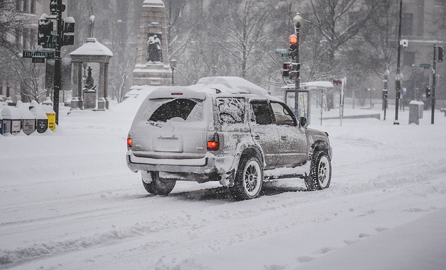 МЧС предупреждает жителей Омска о сильном ветре и снегопаде