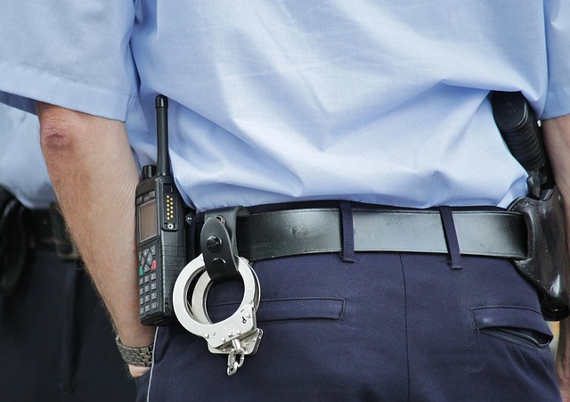 В Подмосковье полицейские задержали карманника, который наживался на краже телефонов