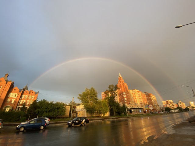 В небе над Омском после дождя появилась двойная радуга