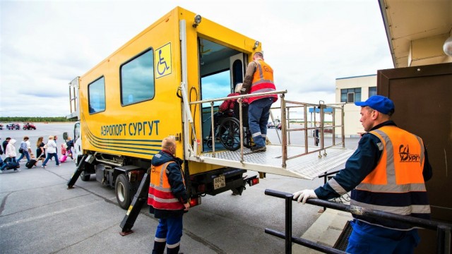 Сургутский аэропорт улучшил сервис для колясочников