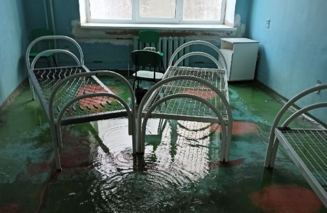Ковидный госпиталь в Миасе 4 часа заливало водой из-за коммунальной аварии