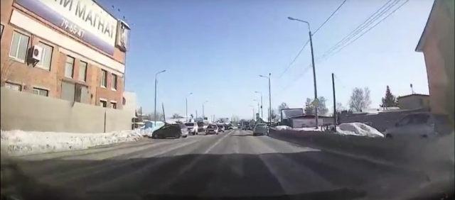 ​В Омске участились выезды на встречку из-за колейности дорог