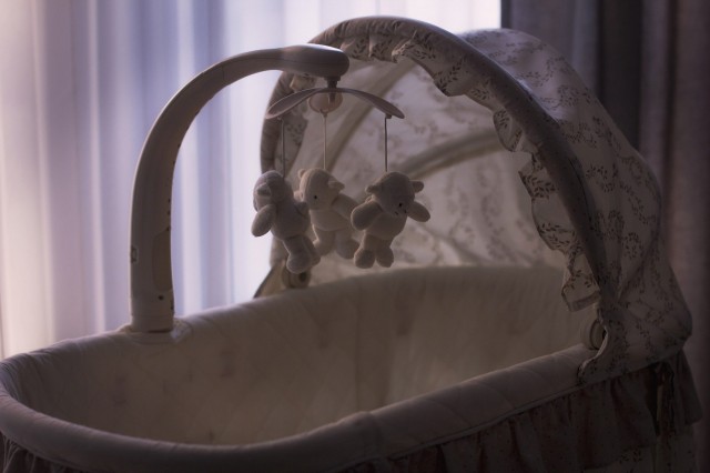 В Ачинске так и не спасли малыша, которому при родах переломали кости