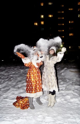 На улицы Ноябрьска вопреки коронавирусу выйдут десятки женщин в костюмах Снегурочек