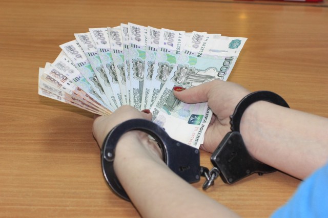 ​В Барнауле сотрудника завода поймали на взятке в 3,5 млн рублей