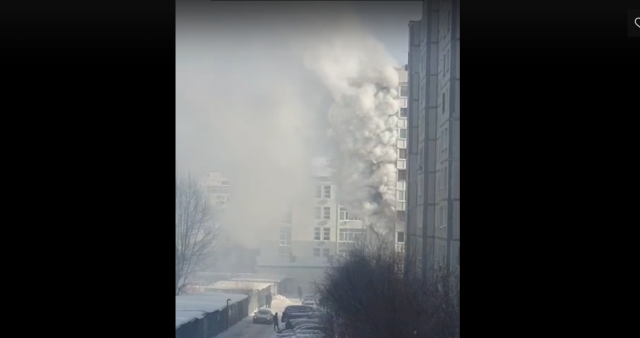 ​18 человек эвакуировали в Тюмени из горящего многоэтажного дома