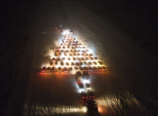 Орловские автомобилисты составили ёлку из сотни машин