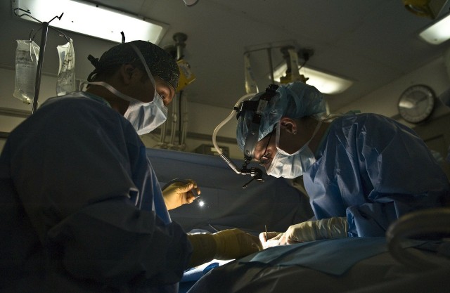 ​В Оренбурге врачи в ходе уникальной операции спасли пациентку с растущей опухолью почки