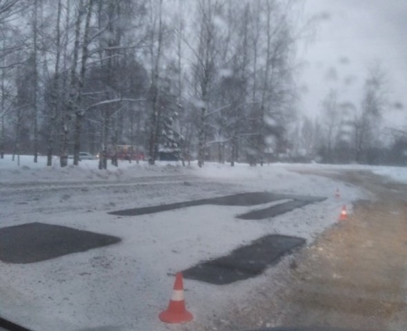 ​В Ярославле на проспекте Машиностроителей асфальт укладывают в снег