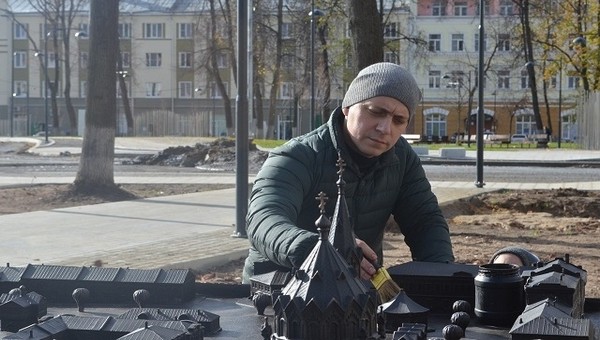 В Серпухове скульптор построил макет площади Ленина 120-летней давности