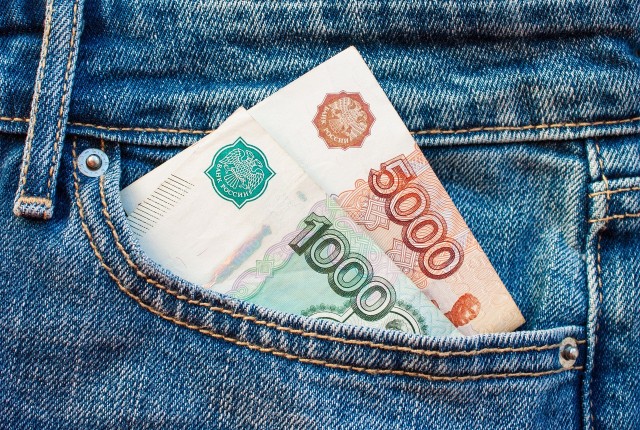 Средняя зарплата в Новгородской области составила 31 тысячу 700 рублей