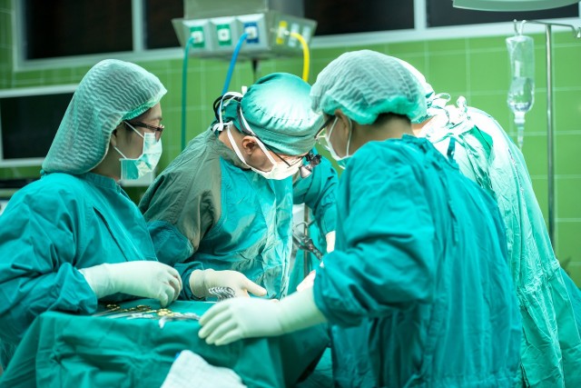 В Сургуте спасли пациента со сквозным ранением сердца