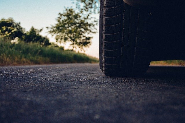 На трассе под Черняховском автомобиль Форд насмерть задавил лежачего пешехода