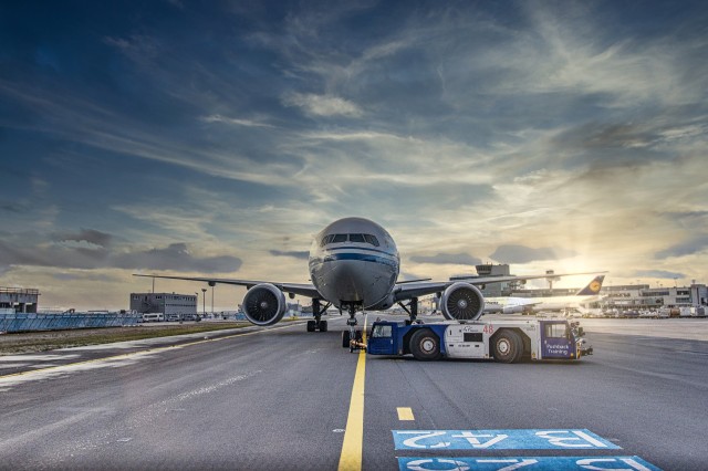 Из-за неполадок двигателя из аэропорта Тюмени не смог вылететь пассажирский самолёт