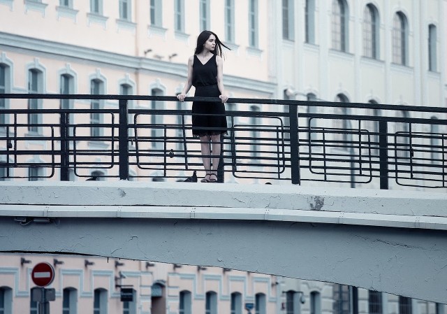 Трое мужчин в Смоленске спасли женщину, которая пыталась спрыгнуть с моста