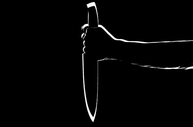 Житель Волгограда ударил сына ножом в грудь