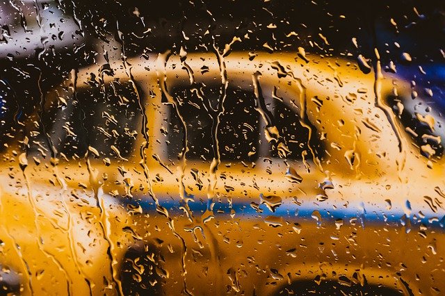 Астраханское такси подорожало из-за ливня