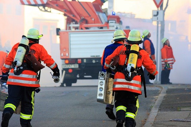 Пять пожарных отделений в Липецке выезжали ночью на улицу Космонавтов
