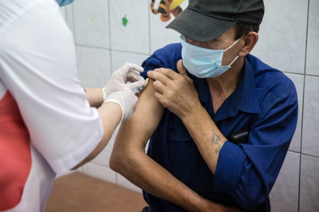 ​В Югре до конца недели вакцинируют всех бомжей