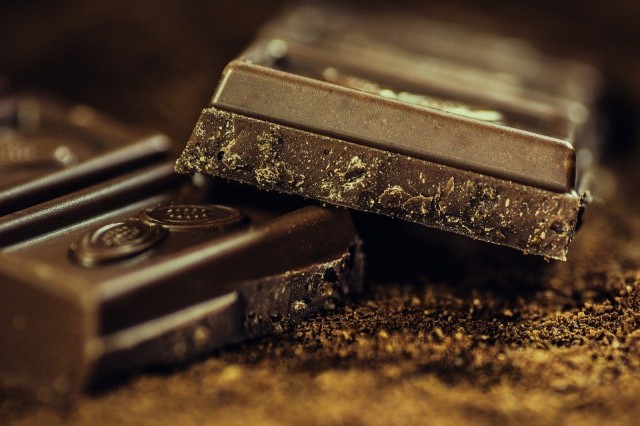 В школе Кирова учеников четыре дня кормили шоколадом вместо обедов