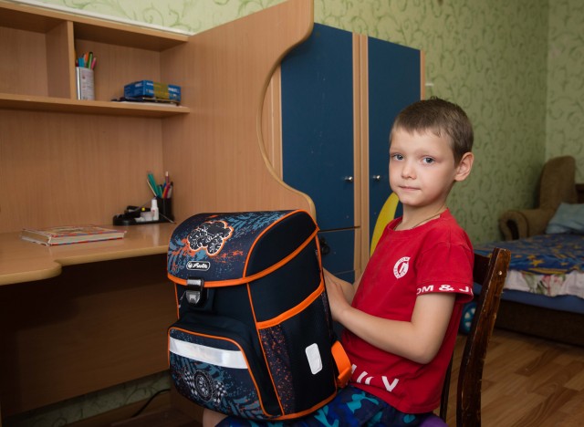 В Сургутском районе в рамках акции «Собери ребёнка в школу» открылось шесть пунктов приёма