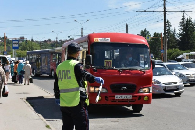 ​В Барнауле проверили соблюдение масочного режима в транспорте без предупреждения