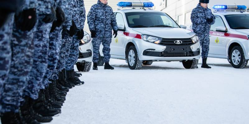 Росгвардия Сургута получила крупную партию автомобилей от властей ХМАО. Видео