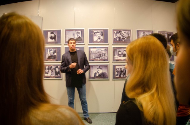 ​В Сургутском краеведческом музее открылась выставка, посвящённая Фарману Салманову