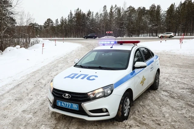 Почти половина трасс в ХМАО перекрыта из-за снегопада Почти половина трасс в ХМАО перекрыта из-за снегопада