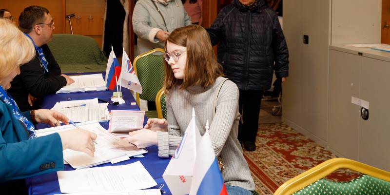 Выбирают вчерашние дети: молодежь Сургутского района массово идет голосовать первый раз в жизни
