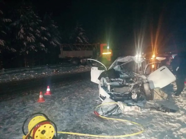 В ДТП на трассе «Сургут-Когалым» погибли два человека, 9-летний пассажир доставлен в больницу В ДТП на трассе «Сургут-Когалым» погибли два человека, 9-летний пассажир доставлен в больницу