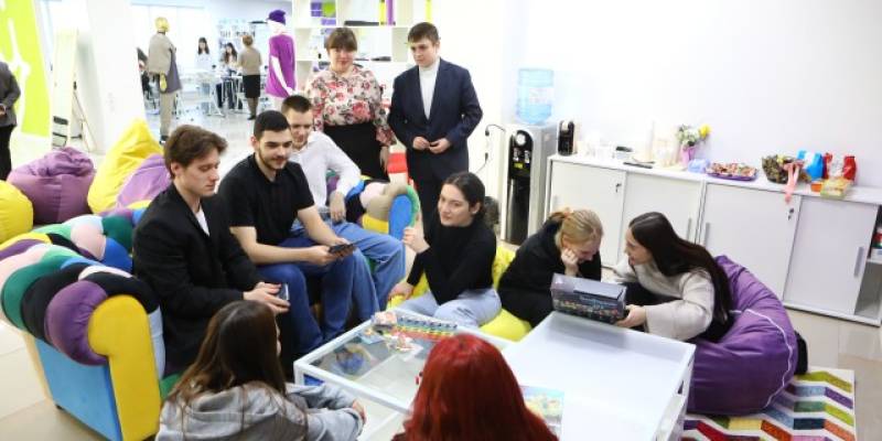 Владимир Путин совместно с губернатором ХМАО откроют молодежный центр в столице Югры