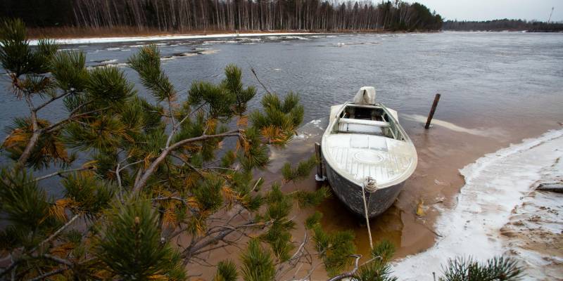 В Сургуте осудили главу «Союза морских пехотинцев», который чуть не утопил детей в озере в Карелии