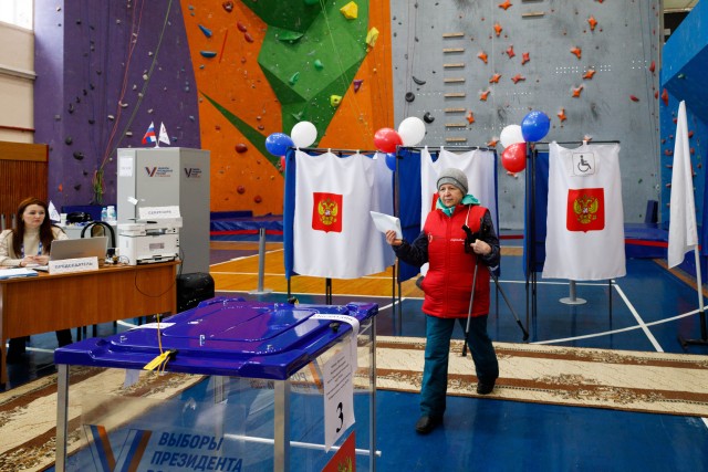После стадиона сразу на выборы. В Сургутском районе завершается второй день голосования