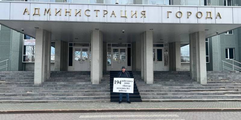 У мэрии Сургута прошел пикет из-за скандала вокруг 45 и 47 автобусных маршрутов