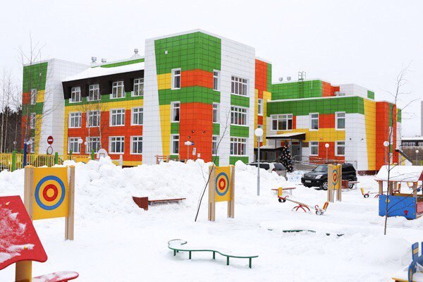 В Сургуте родителям предложили самим почистить снег в детсадах