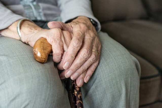 В Югре полиция вернула более 300 тысяч рублей 89-летней бабушке