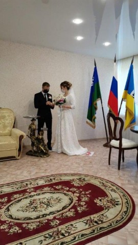 В начале июня, соблюдая предписания Роспотребнадзора, поженились 50 пар Сургутского района