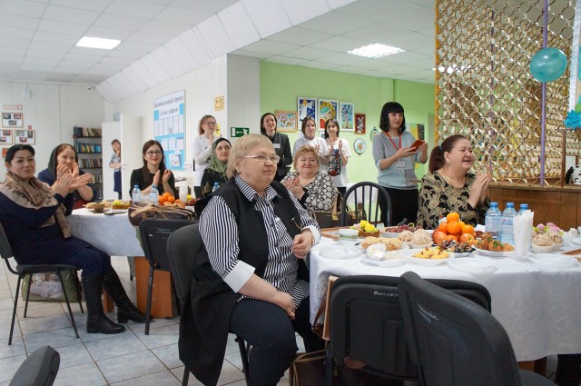 Администрация Сургутского района поздравила мам-опекунов с Днём матери