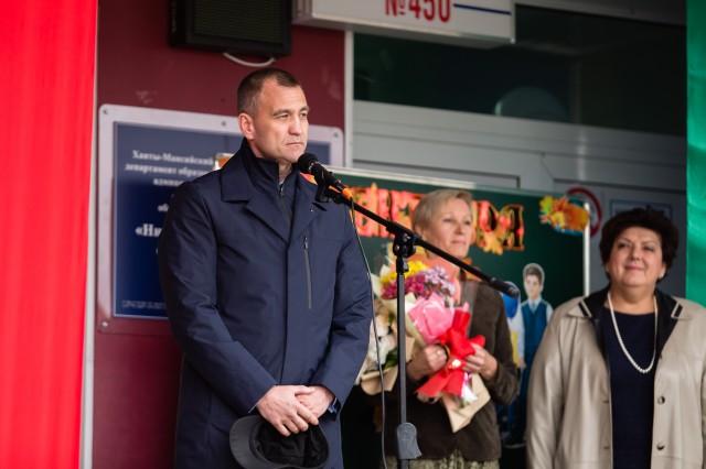 В Нижнесортымском в День знаний поздравили первоклассников В Нижнесортымском в День знаний поздравили первоклассников