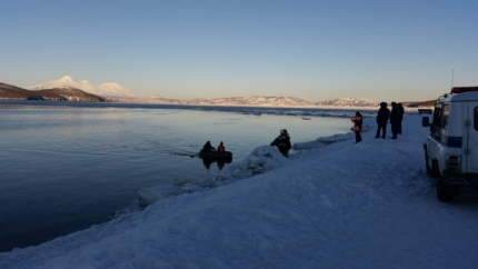На Камчатке сотрудники МЧС России спасли ребёнка с льдины