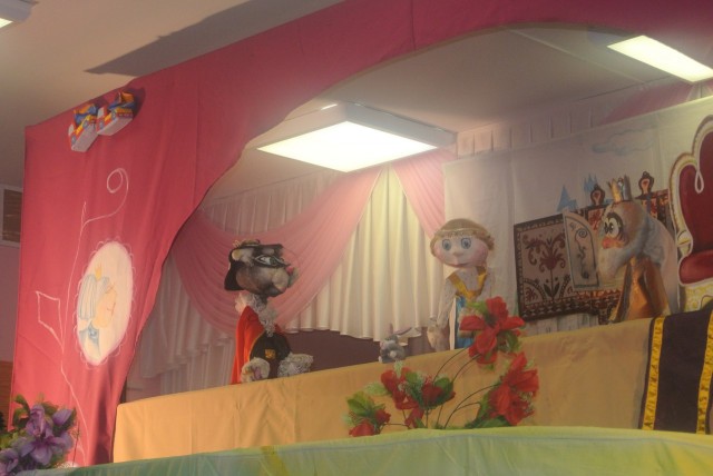 Детский сад в Русскинской посетил кукольный театр из Нижневартовска