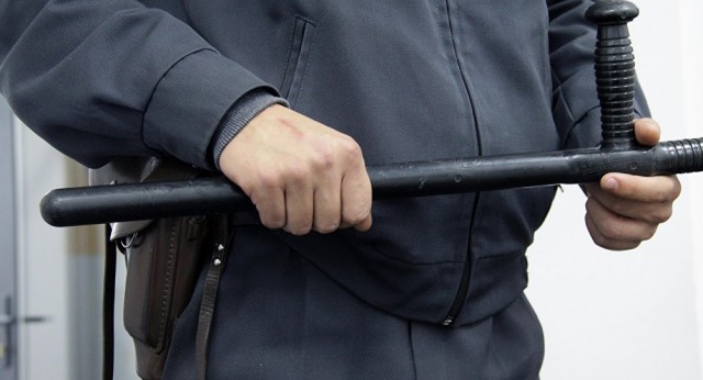 Сургутского полицейского будут судить за избиение местного жителя