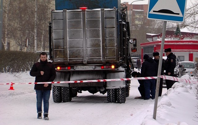 В Сургуте утром под колёсами мусоровоза погиб первоклассник