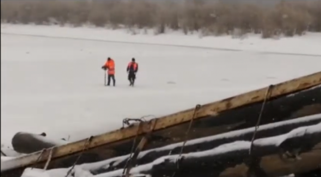 Спасатели в Свердловской области взрывают лёд на 7-ми мостах