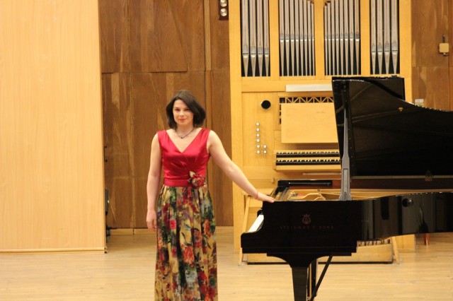 В Сургутском музколледже выступила пианистка Екатерина Мечетина