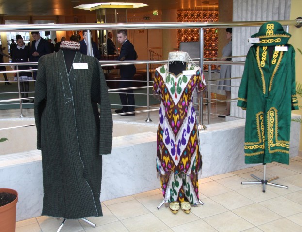 В Лянторе прошла выставка национальных костюмов