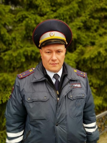 Сургутянка поблагодарила полицейского за помощь 6-летней дочери