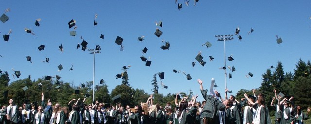 Более 90 выпускников СурГУ получили красные дипломы
